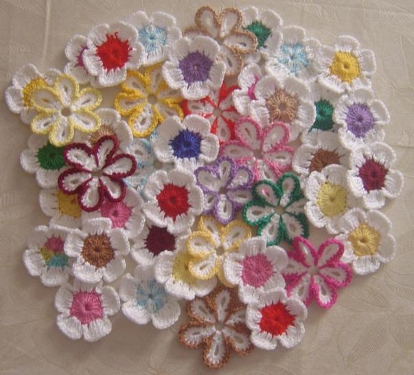Flores de Croche branca e coloridas