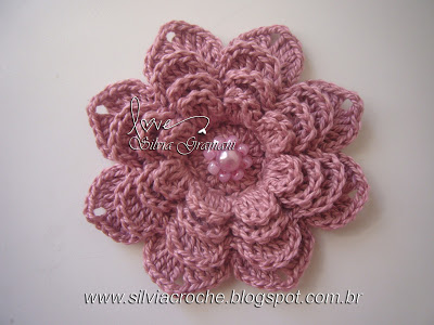 Flores de Crochê rosa queimado com pérola