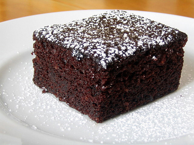 Imagens e receita de bolo de chocolate com açúcar 