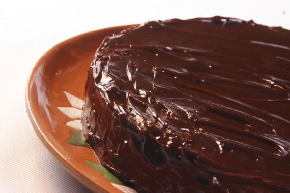 Imagens e receita de bolo de chocolate cremoso 