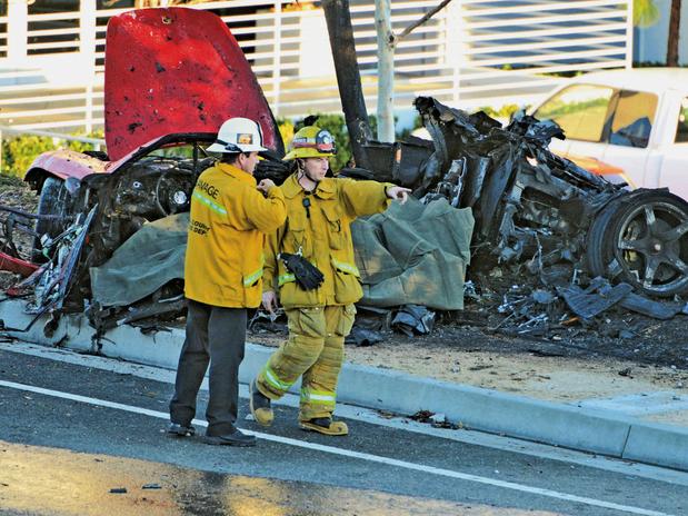 Morre Paul Walker ator de velozes e furiosos bombeiros analisando o acidente 