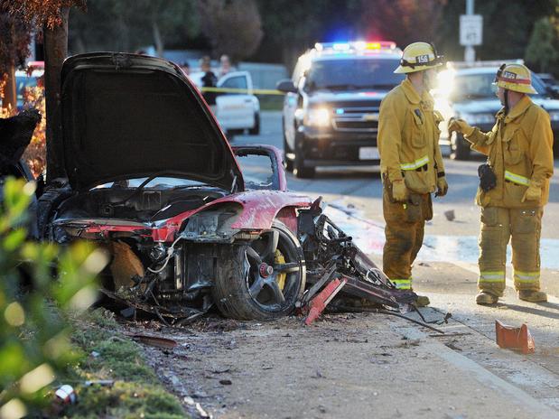 Morre Paul Walker ator de velozes e furiosos imagens do carro após o acidente 