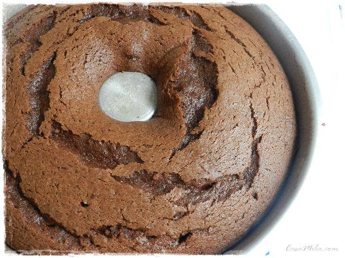 Receita bolo de chocolate simples sem cobertura  na forma 