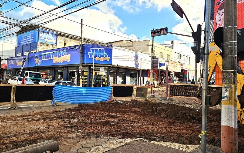 obras-interditam-cruzamento-no-centro