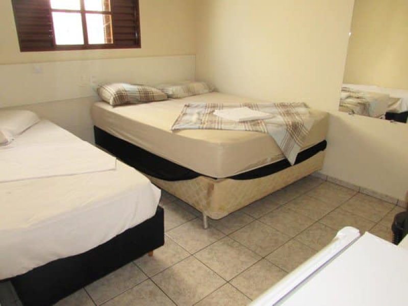 cama-de-casal-e-cama-de-solteiro-arrumadas-pousada-paraiso
