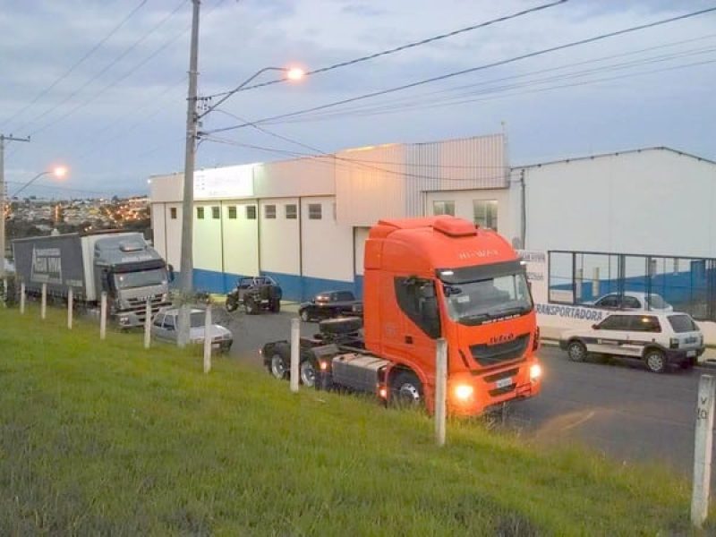 caminhao-laranja