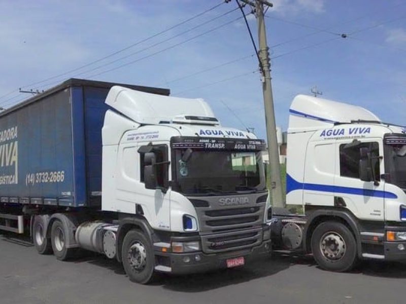 dois-caminhoes-juntos-scania