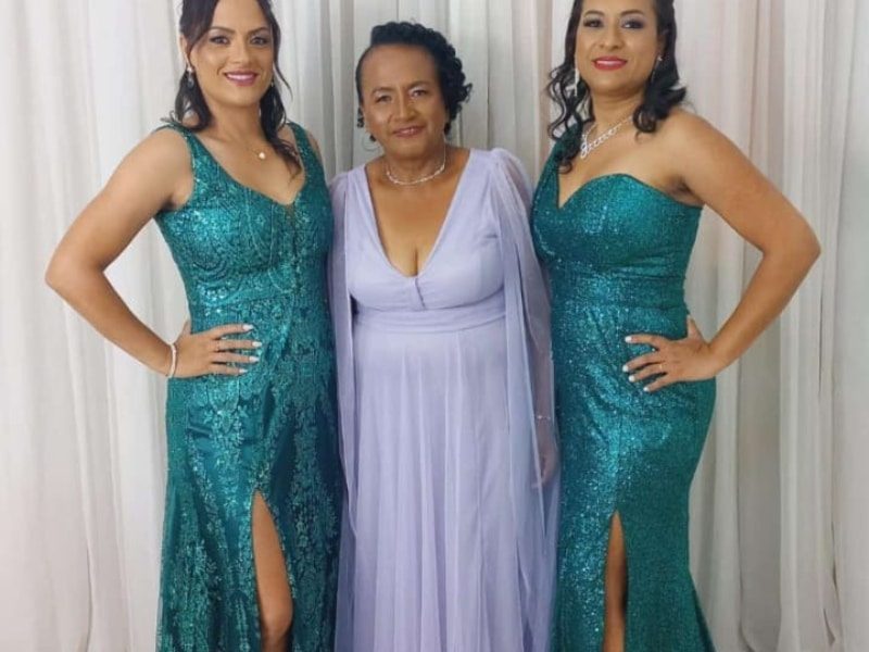 trio-de-mulheres-com-vestido