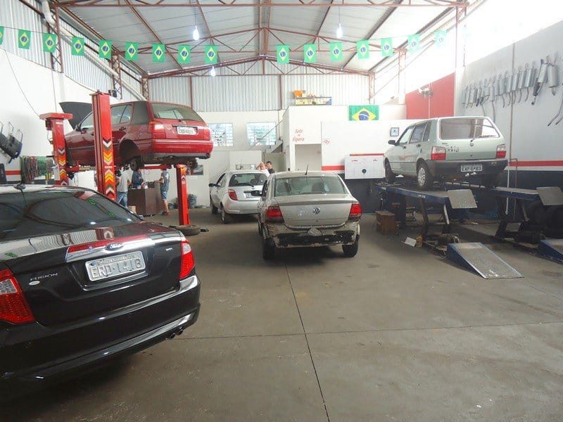 vista-de-dentro-da-automobilistica-marcinho-pneus